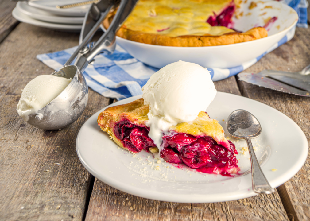 Michigan: Tart cherry pie